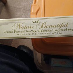 Ceramic plate & 2 fragranced soaps