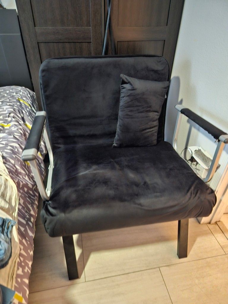 Convertible Sleeper Chair