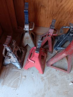 Jack stands