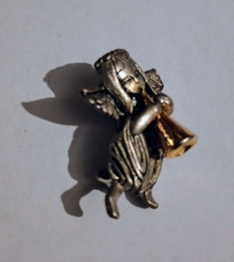 SIGNED DM 95 Gothic Metal Pewter Cherub Angel with Trumpet Horn Vintage Collectible Lapel Pin Brooch A-1
