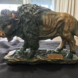 Buffalo Trace bourbon Whiskey Buffalo Statue