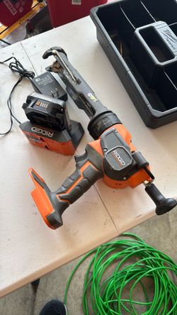 Caulking gun
