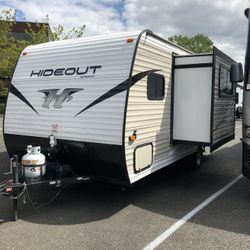 2019 Keystone Hideout 17ft