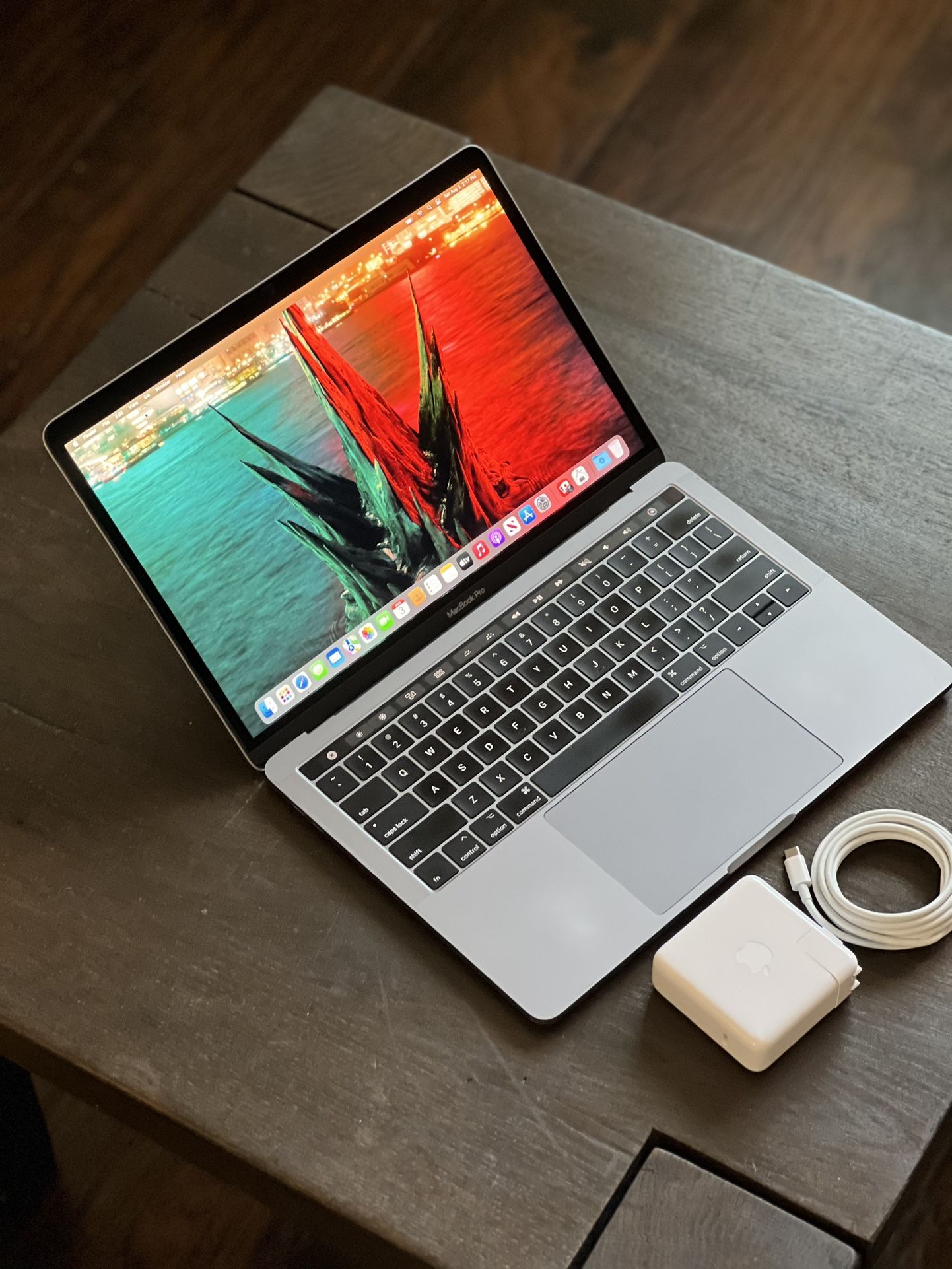2019 MacBook Pro (i5) 16gb/512gb