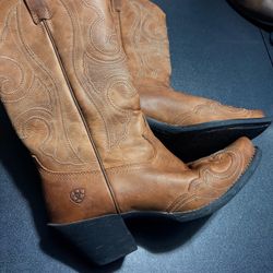 distressed brown leather Ariat Round Up western boots