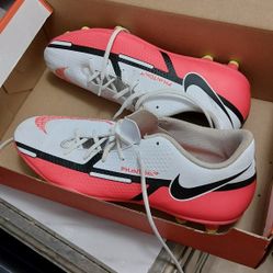 Nike Phantom Soccer Cleats