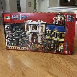 RARE Lego Harry Potter Set 10217 Diagonal Alley (NOT COMPLETE)
