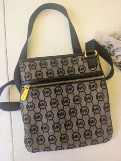 Micheal Kors cross body bag