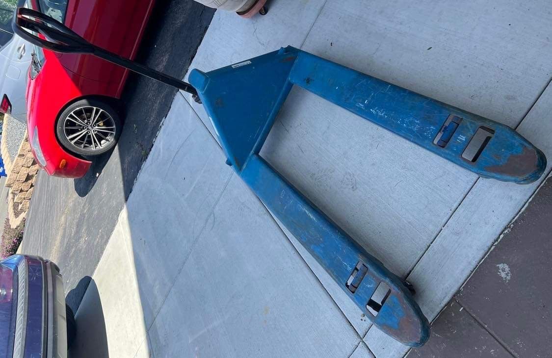Pallet Jack********PENDING PICK UP*****