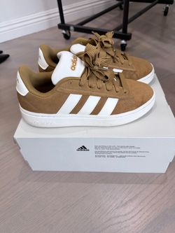 Adidas Sneakers Women size 7/Men 9