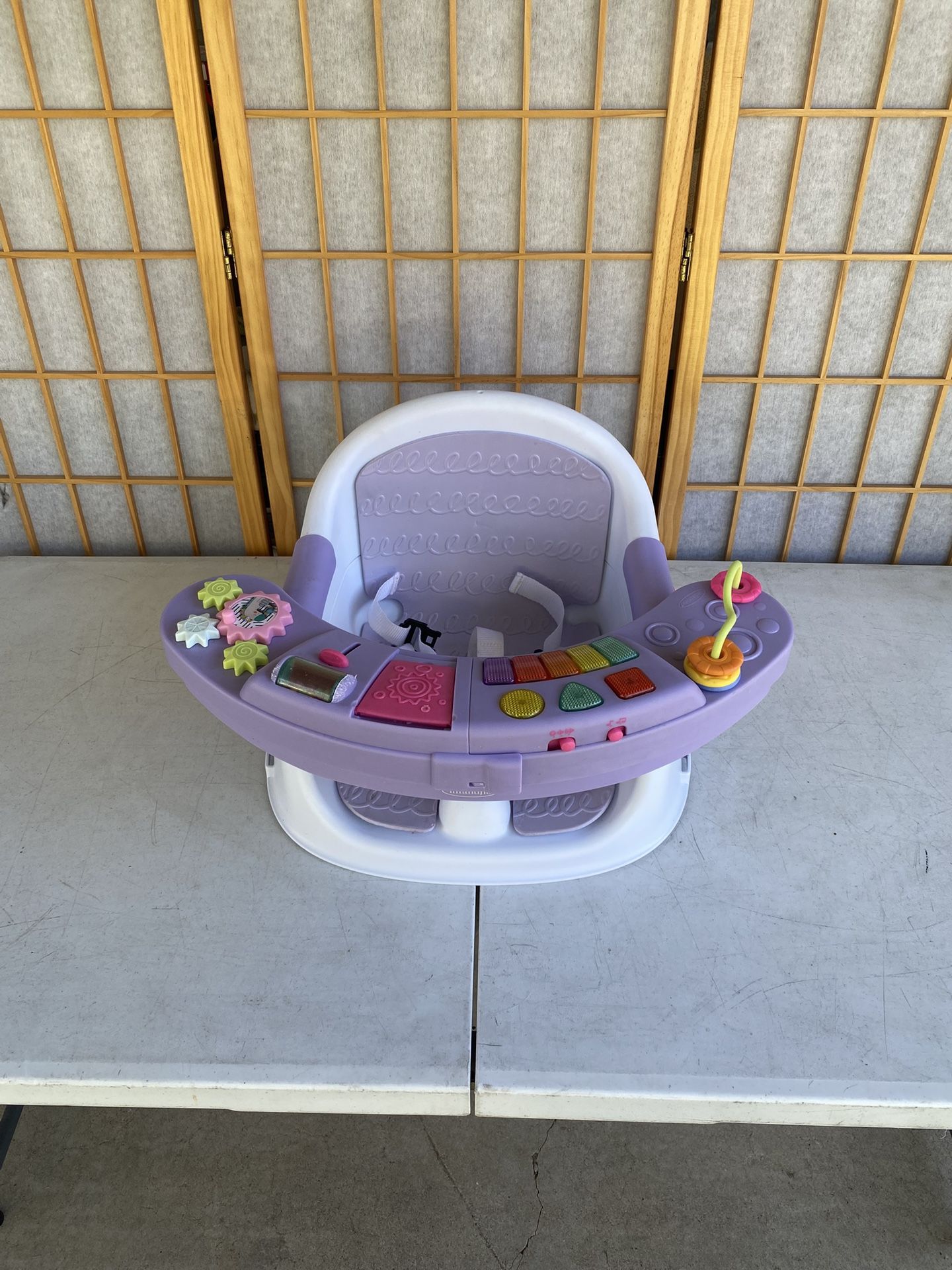 Infantino - Infant Musical Booster Seat