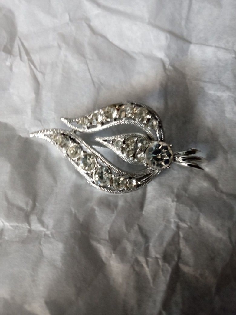 Beautiful Vintage Clear Rhinestone Brooch