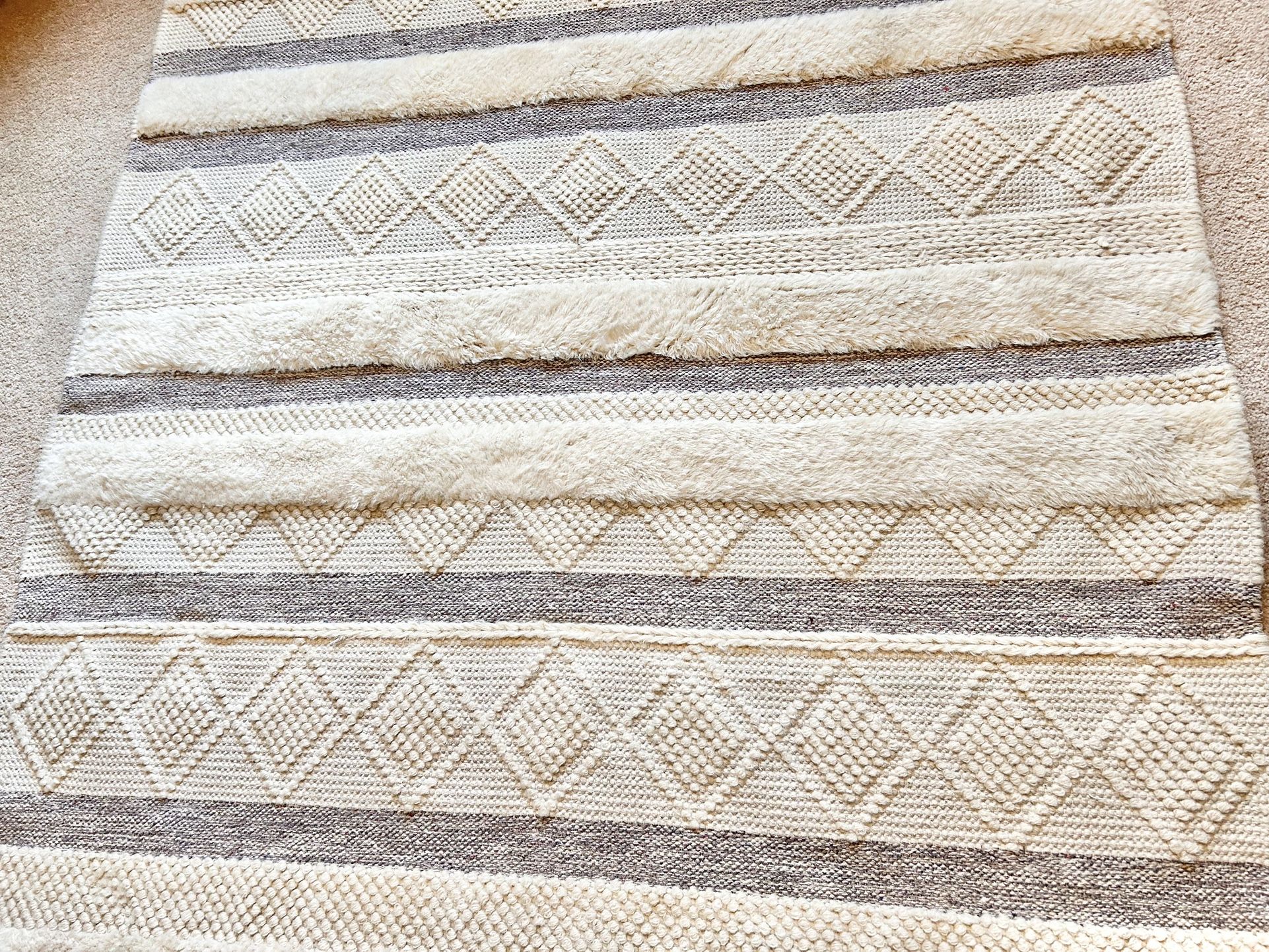 5’x 8’ Safavieh Natura Collection Area Rug.