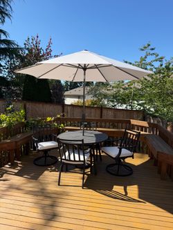 Outdoor dining table with 4 chairs/umbrella