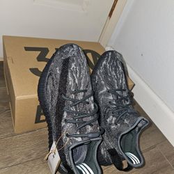 adidas Yeezy Boost 350 V2 size 9 