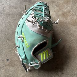 Marucci First Baseman’s Softball Fastpitch Glove Mitt. Pretty New Condition 