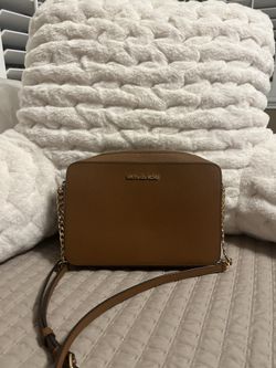MICHAEL KORS SMALL PURSE- $60