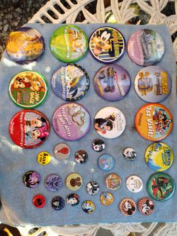 Disney trading button/Pins Collection 
