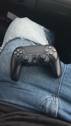 Black ps5 controller