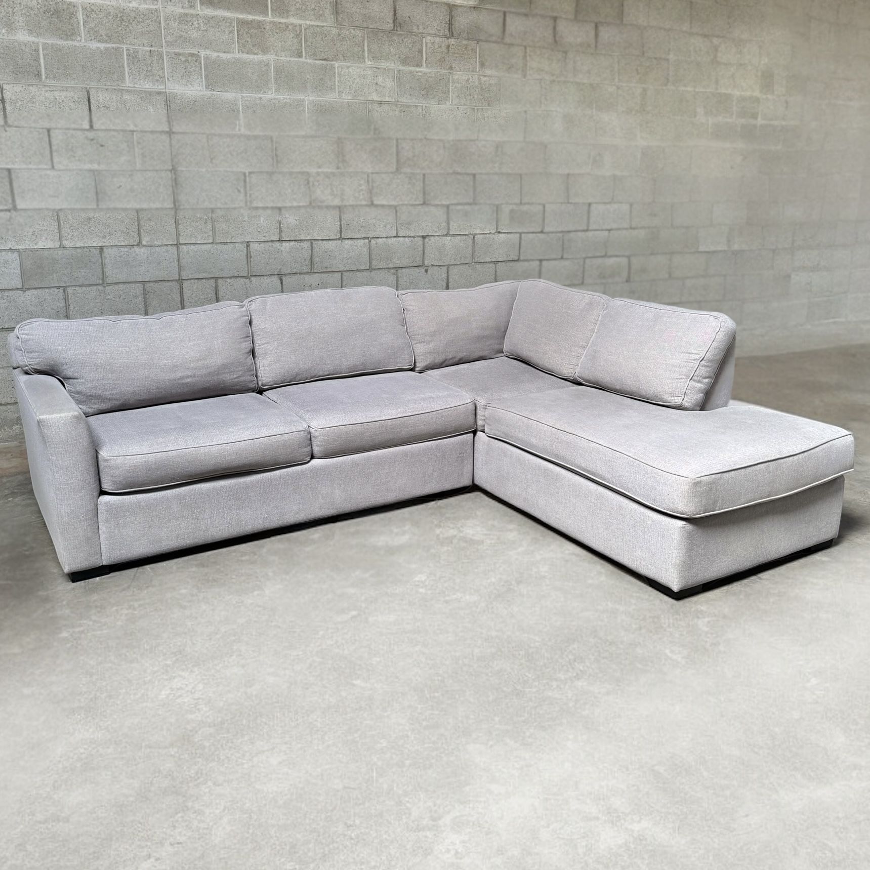LIKE-NEW Living Spaces Light Gray/Grey/Gris Aspen 2 Piece Sectional Sofa Couch - 🚚 DELIVERY AVAILABLE