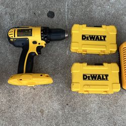 DeWalt Tools Lot (Drill+Light)