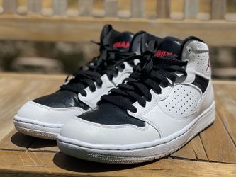 Lightly used Nike Shoes