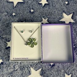 Brand new four leaf clover necklace with earrings