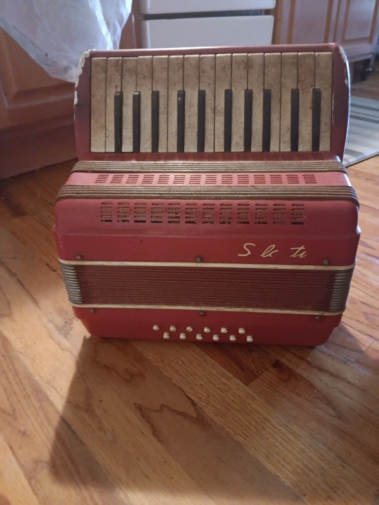 Accordian Needs Home