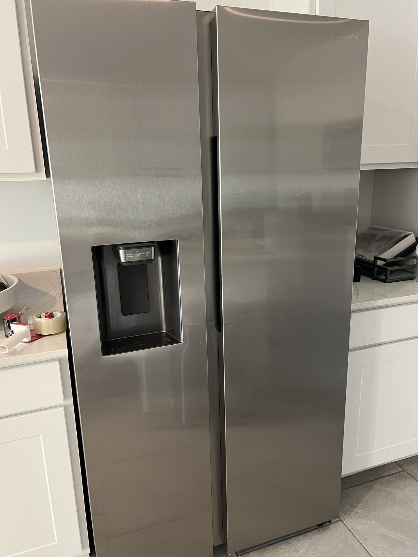 Samsung 22 cu ft Counter Depth Fridge/Freezer