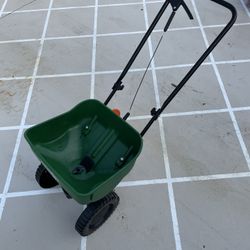 Fertilizer Spreader 