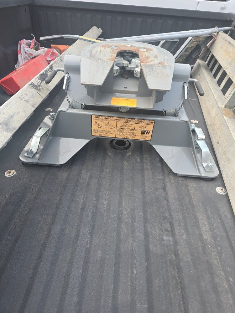 2022 B&W Companion 5th wheel Hitch 20k
