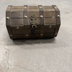 Vintage MCM Wood Pirate Treasure Chest Red Velvet Lined Jewelry Box With Tray