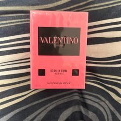 Valentino donna born in roma