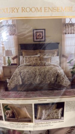 King bedspread and curtains valance