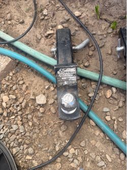 Trailer hitch w/ ball