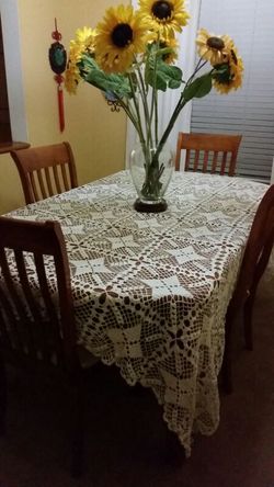 Gorgeous Vintage Crocheted Tablecloth