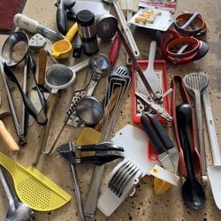 30 Pieces Of Kitchen Items Only $25 