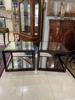 Pair of Beautiful Dark Wood 2 Tier Mirrored End Tables🌷$25 Each