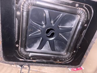 Kicker L7 12 inch sub and ported box