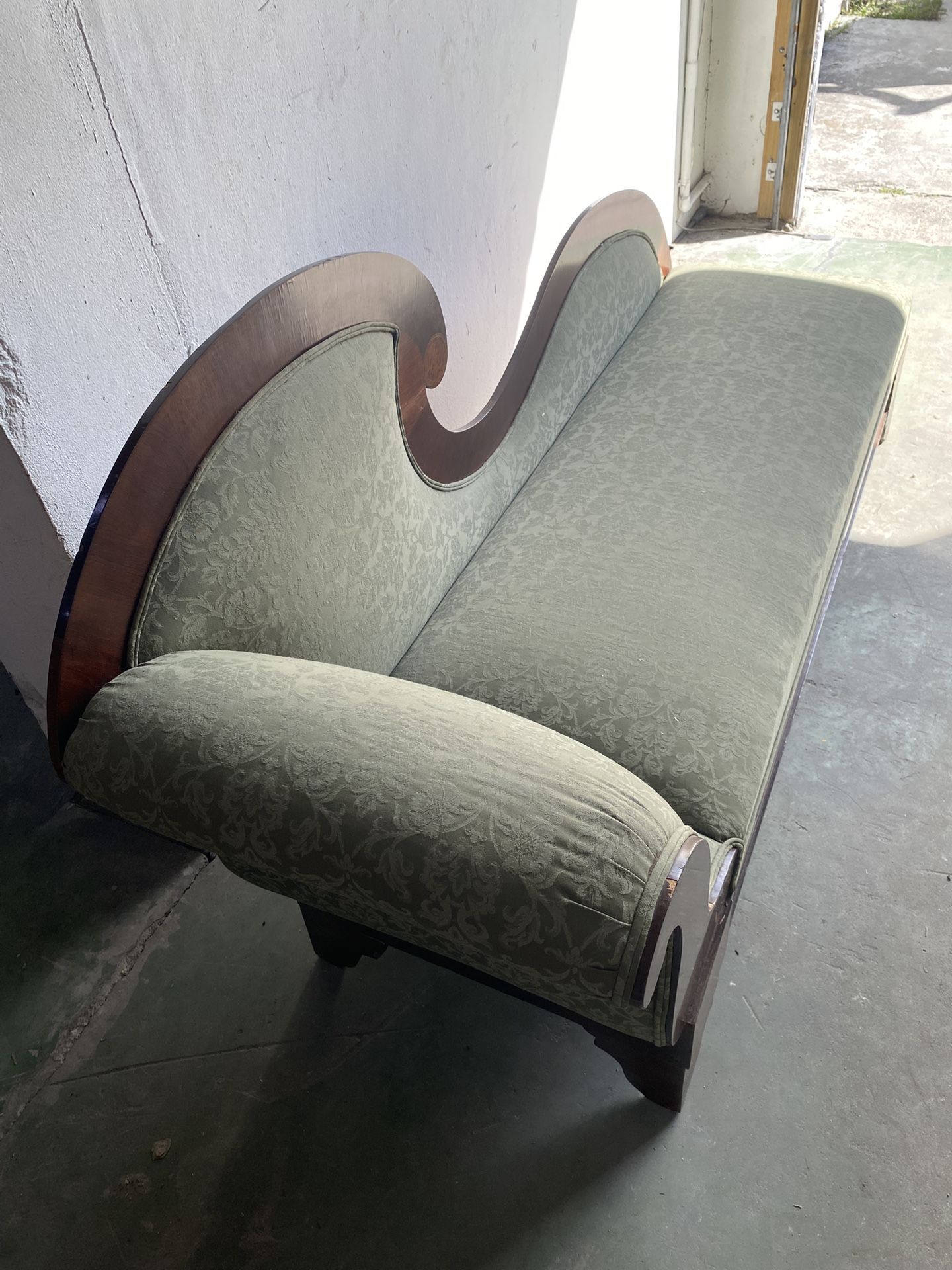 Luxuty Empire-Style Mahogany Sofa - Vintage & Elegant