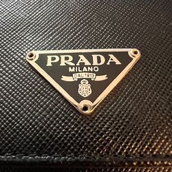 PRADA-Milan Italy-Portafoglio-Saffiano-Nero( black)