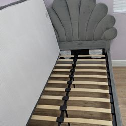 Twin Velvet Bed  With Mattress 