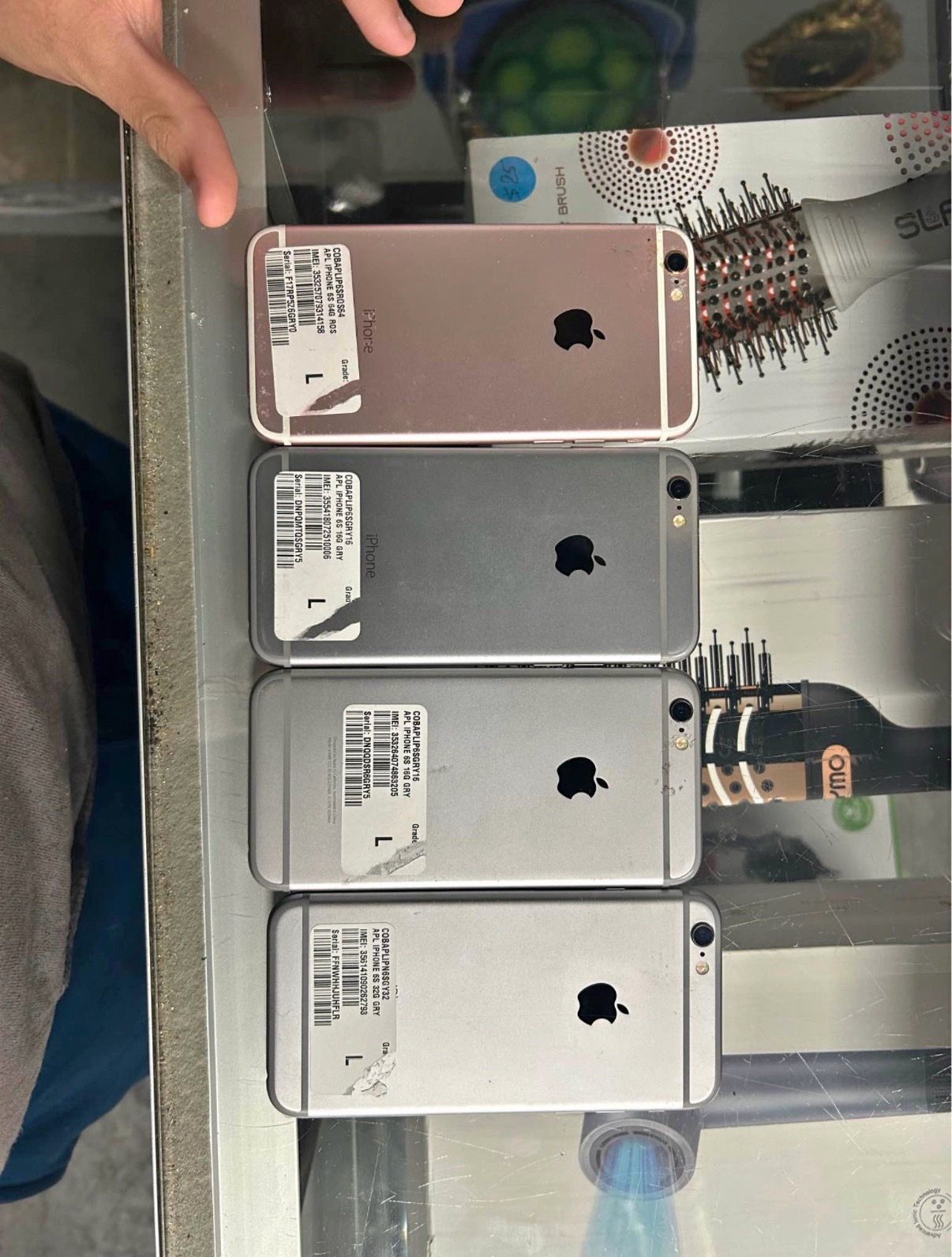 Apple iPhone 6S. Unlocked