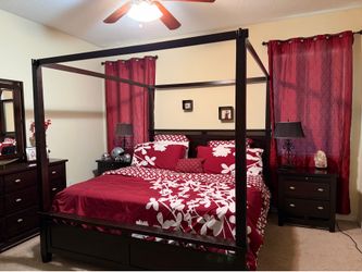 King Size Solid Wood Canopy Bed + Mattress – Very Good Condition - Minor Wear