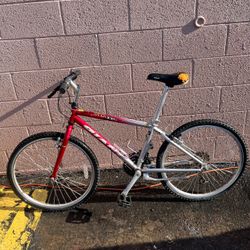 Giant MTX 225 24in Bicycle