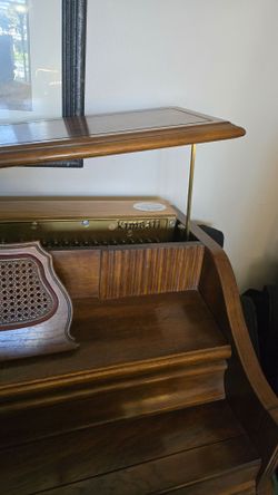 Kimball Crest Console Piano 1976 42" 88 keys 
Fully Restored
Antique