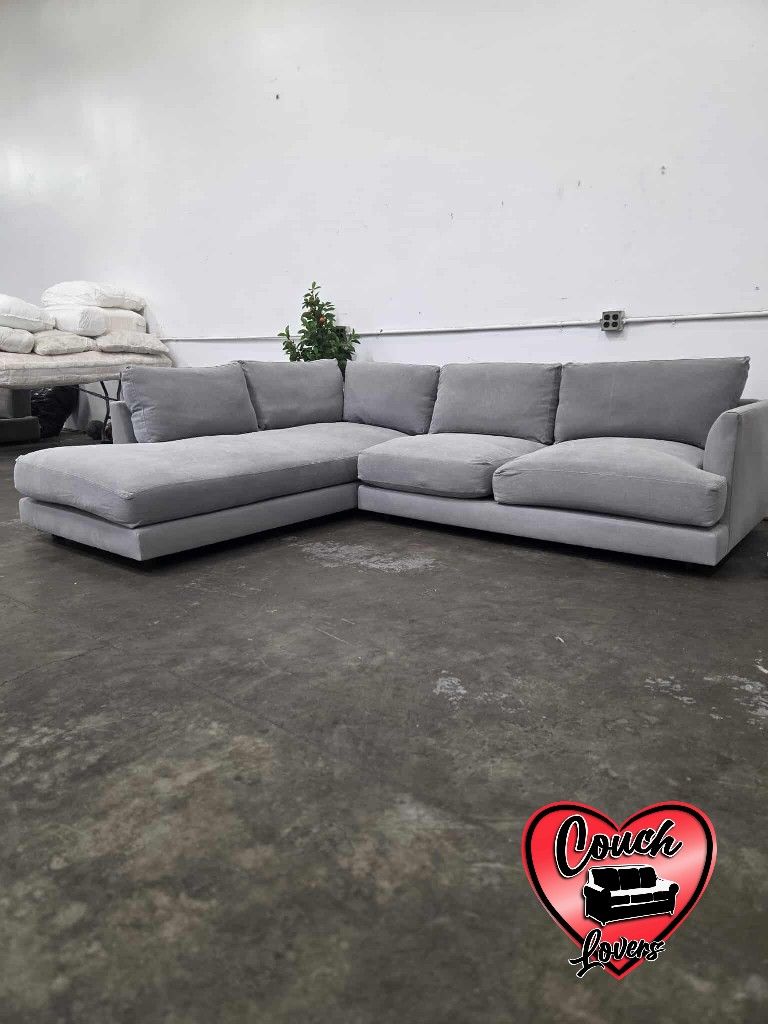 West Elm Sectional couch- Free Delivery‼️