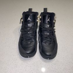 Grade School 5.5 Air Jordan 12 Retro Black/White-Black-Metallic Gold Preowned