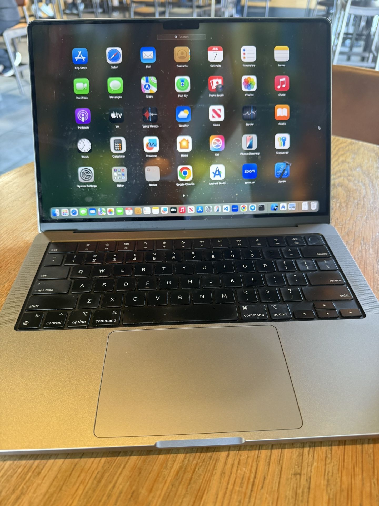MacBook Pro 14″ 2023 – M2 Pro 512GB – Charger – Excellent Condition
