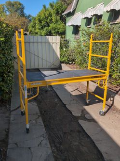 Metaltech Rolling Scaffold Unit 6' 6 ft scaffolding with treap door deck